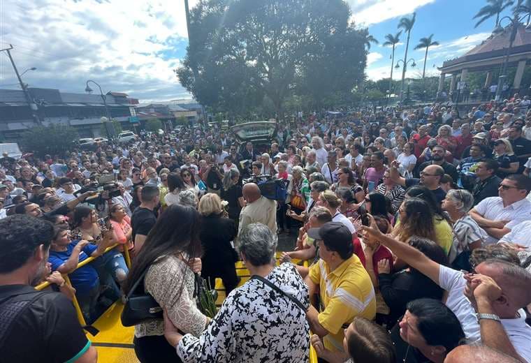 Impresionante asistencia: Cientos despidieron a Gerardo Zamora