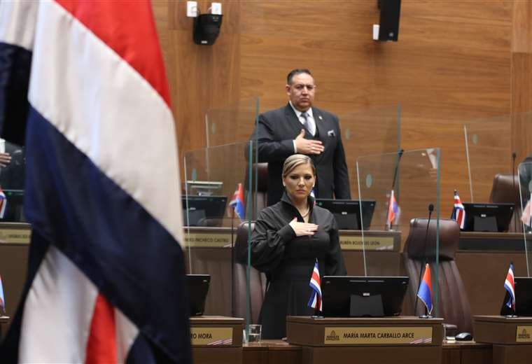 Fracción del PUSC anuncia medidas tras apoyo de otro de sus diputados a Laura Fernández