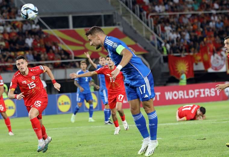 Italia se complica el camino a la Eurocopa, Inglaterra corta su pleno