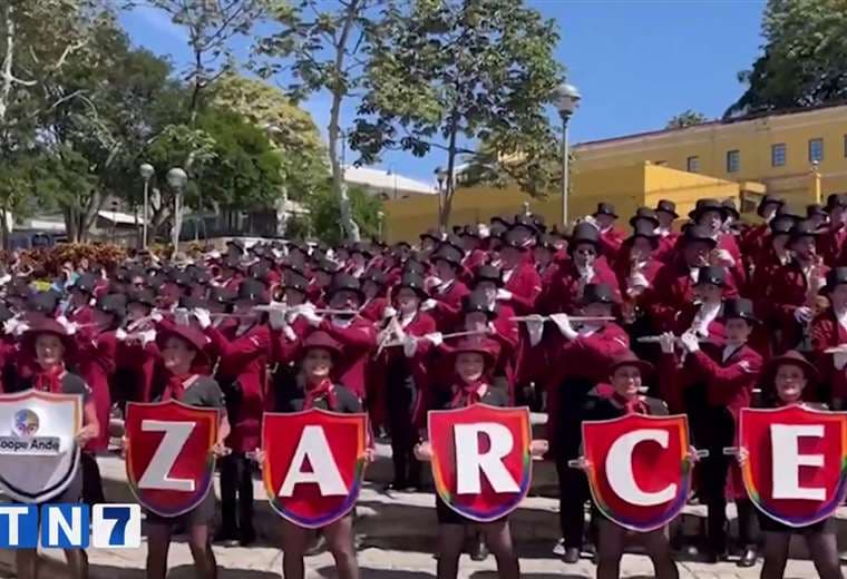 Banda de Zarcero recibió premio a la excelencia previo a Desfile de las Rosas