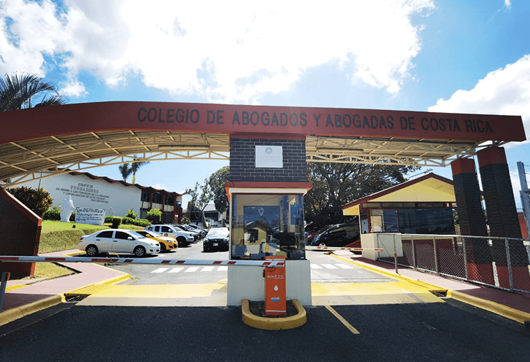 Nuevo presidente del Colegio de Abogados someterá a asamblea futuro de examen de incorporación