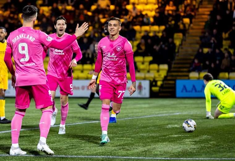 Kenneth Vargas. Hearts