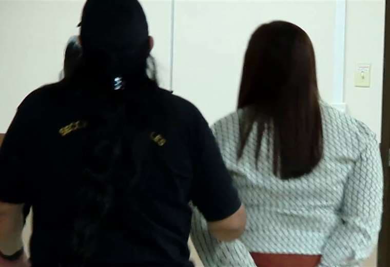 Investigan supuesta reunión de oficial de la DIS con grupo narco en hotel