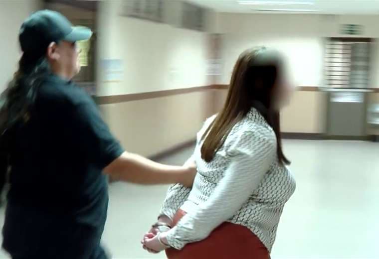 Dejan libre a oficial de DIS investigada por supuesto vínculo con narcotraficante