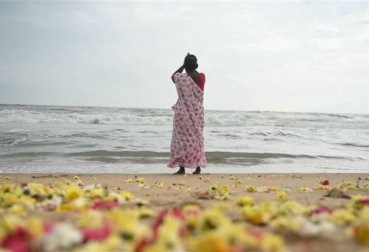 Asia celebra emotivas ceremonias por el 20 aniversario del devastador tsunami