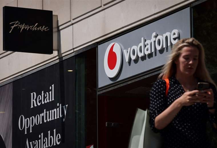 Regulador británico da luz verde a fusión entre grupos Vodafone y Three UK