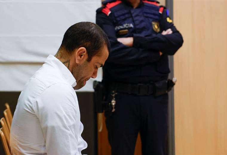 Arranca juicio contra futbolista brasileño Dani Alves por presunta violación