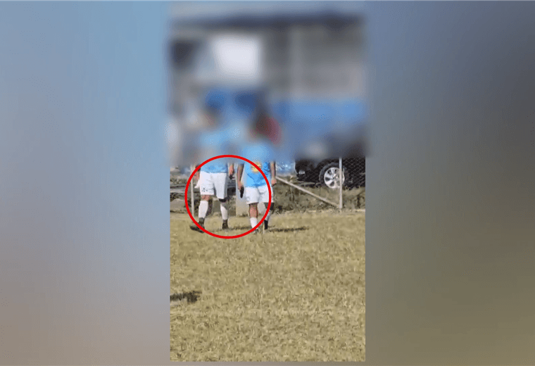 Video: Jugador saca pistola en medio partido de fútbol y amenaza a rivales en Heredia
