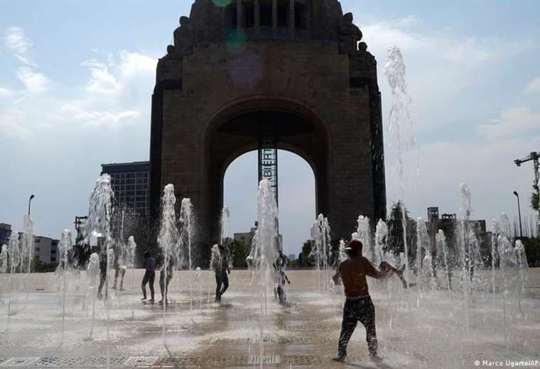 Calor de más de 50°C causa 10 muertos en México