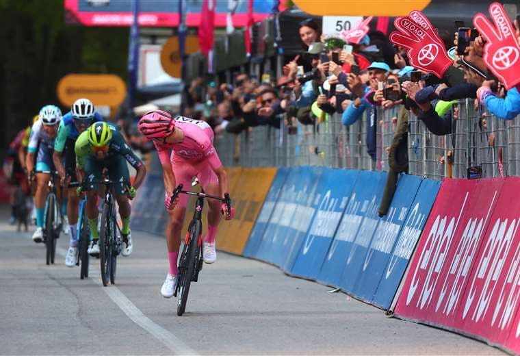 Pogacar, insaciable, se apunta una tercera etapa en el Giro