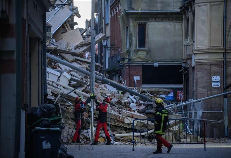 Sube a 30 el balance de muertos del derrumbe de un edificio en Sudáfrica
