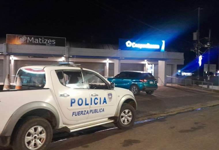 Policía está herido tras balacera en Cartago
