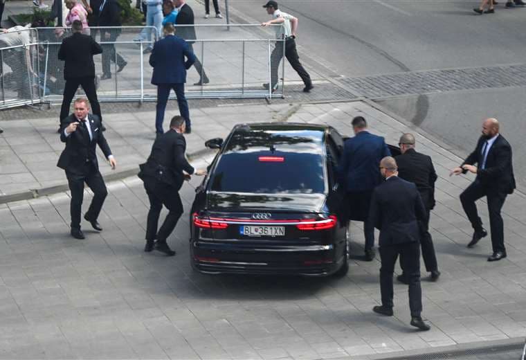 Primer ministro de Eslovaquia está fuera de peligro tras recibir varios disparos "en un intento de asesinato"