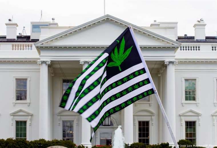 Gobierno de EE. UU. pidió reclasificar a la marihuana