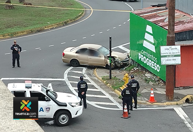Hombre muere acribillado dentro de carro en Alajuelita