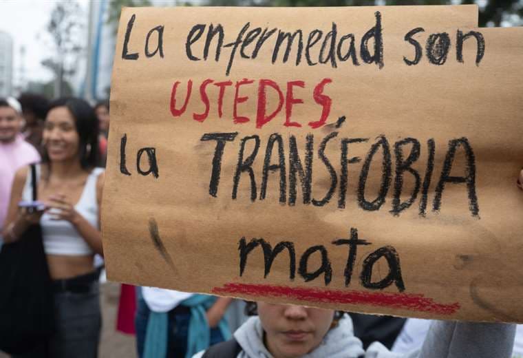 Protesta en Perú por decreto que describe la transexualidad como "trastorno mental"