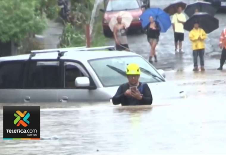 Fuertes lluvias provocan inundaciones en el Pacífico Central