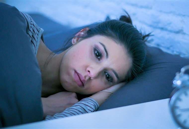 "Intención paradójica": por qué mantenerte despierto te puede ayudar a combatir el insomnio