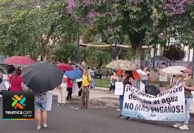 Turrialbeños protestan por la falta de agua en este cantón cartaginés