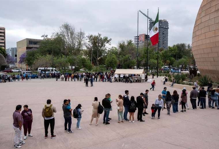 "Día histórico": mexicanos acuden a las urnas con dos favoritas a la presidencia