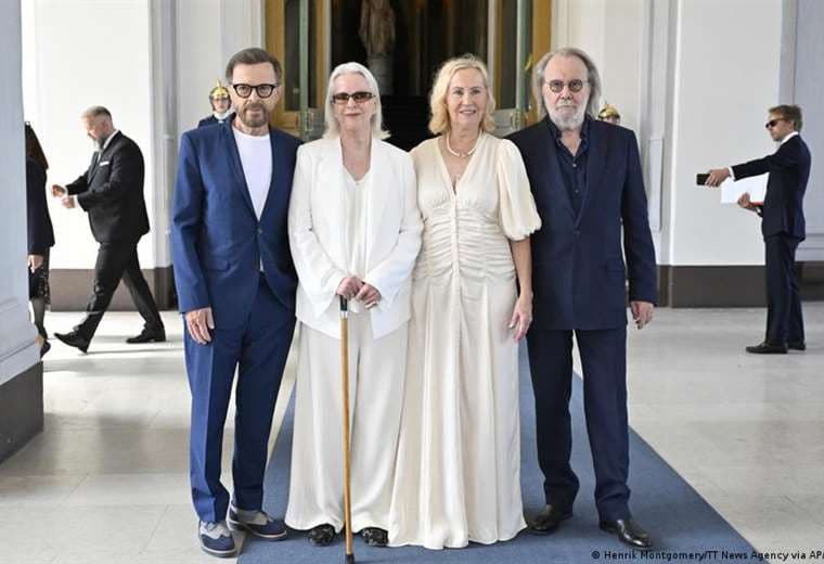 Miembros de ABBA se reúnen para recibir uno de los máximos honores de su país