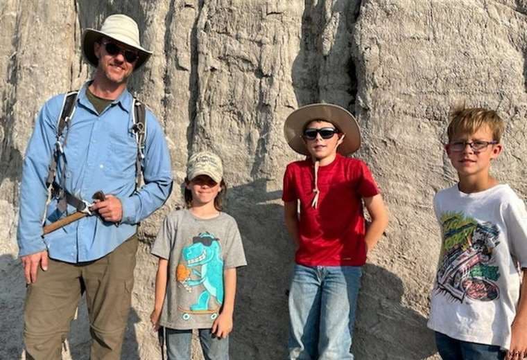 Tres niños en EE. UU. descubren raro fósil de tiranosaurio rex adolescente