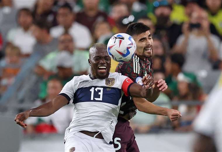 Ecuador avanza a cuartos y deja en el camino a México