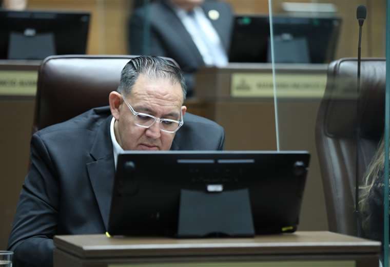 MEP negó permiso sin goce de salario a exdiputado Leslye Bojorges