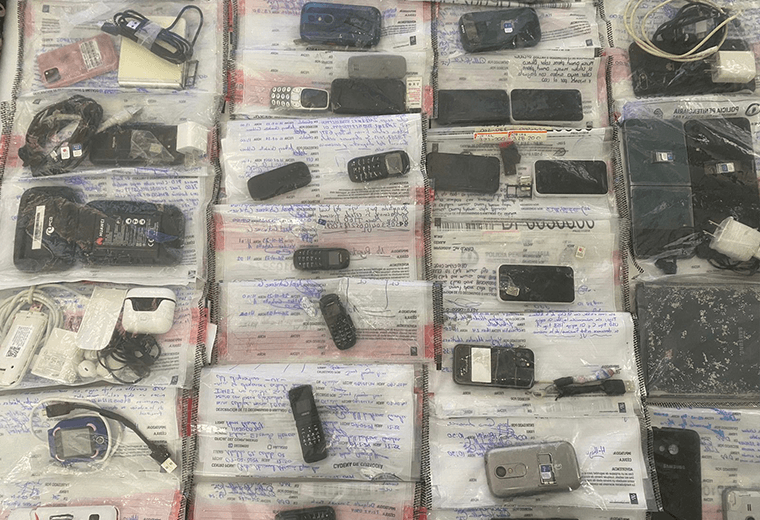 Gobierno denuncia a operadores por supuesto incumplimiento en bloqueo de señal celular