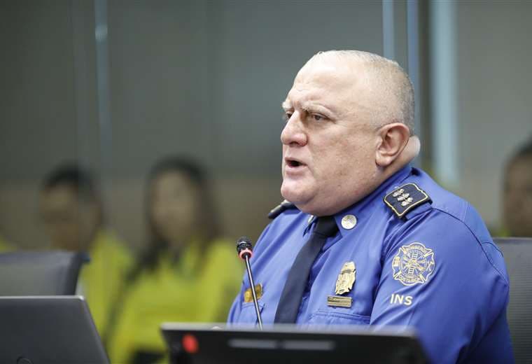 Director de Bomberos suspendido un mes sin goce de salario | Teletica