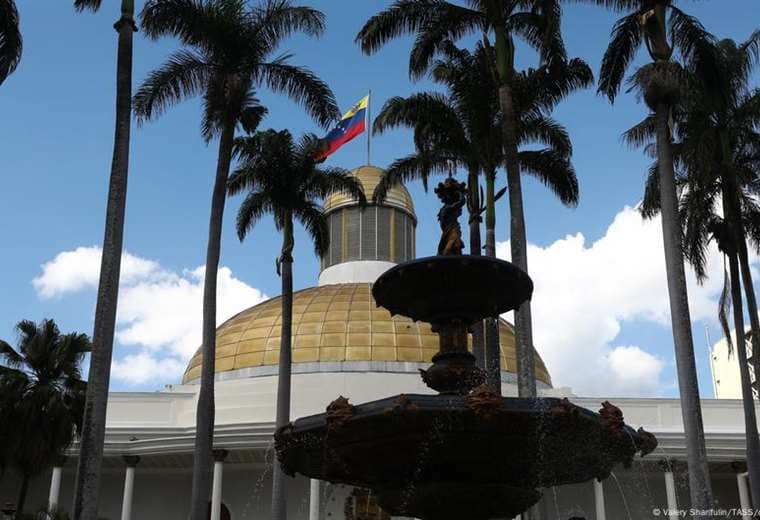 Maduro priorizará "defensa de soberanía" en presupuesto 2026