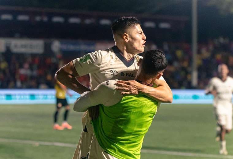 Ronaldo Cisneros. LDA