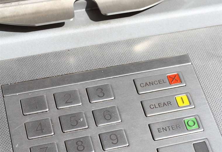 Destruyen cajero automático y roban todo el dinero en Oreamuno de Cartago