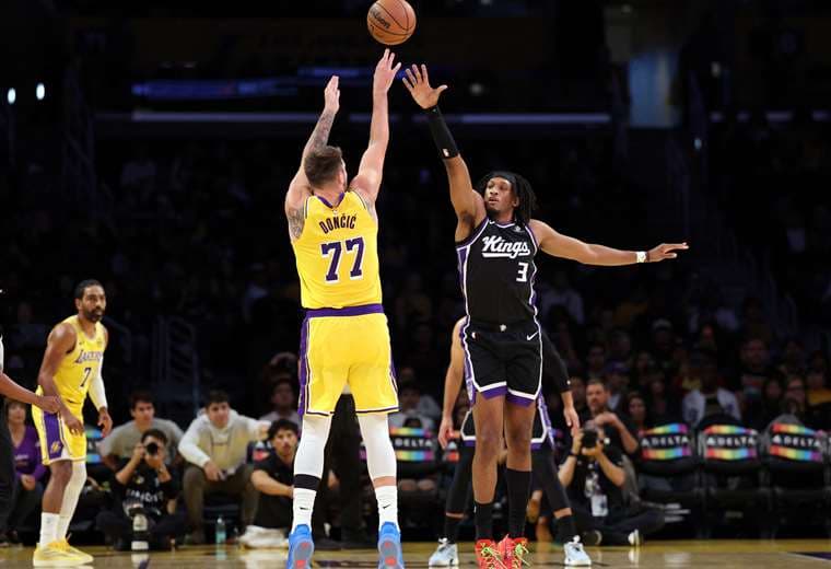 Los Lakers se asoman a la era Doncic en un inicio de temporada sin LeBron