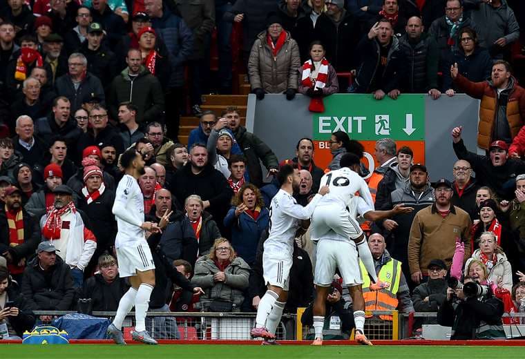 El United reconquista Anfield y el Liverpool cae en picado
