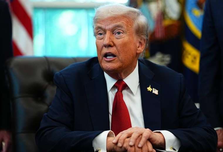 Trump dice que Hamás será “erradicado” si no cumple acuerdo en Gaza