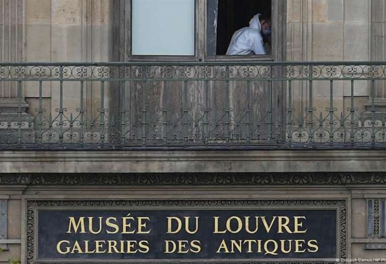 Joyas robadas en museo de Louvre valen unos $102 millones