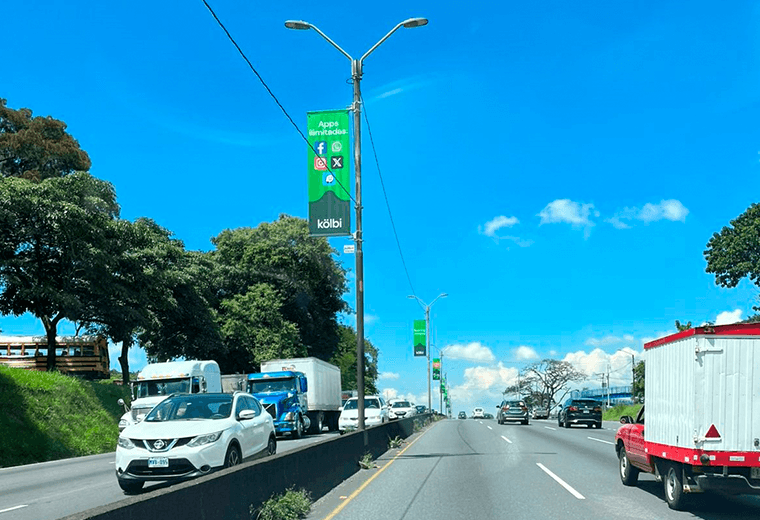 Contraloría ordena a CNFL y MOPT retirar publicidad ilegal en postes y vallas