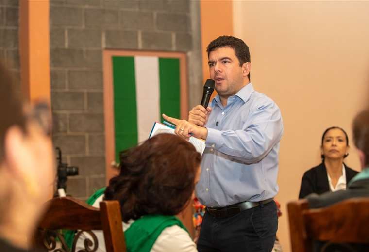 Álvaro Ramos confirma negociaciones con bancos para financiar campaña 2026