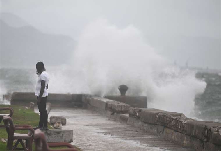 Jamaica teme destrucción masiva al acercarse gigantesco huracán Melissa