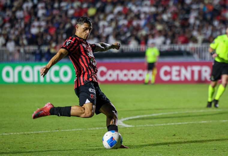 Jugadores de Alajuelense destacan la compostura y el trabajo en equipo tras eliminar al Olimpia