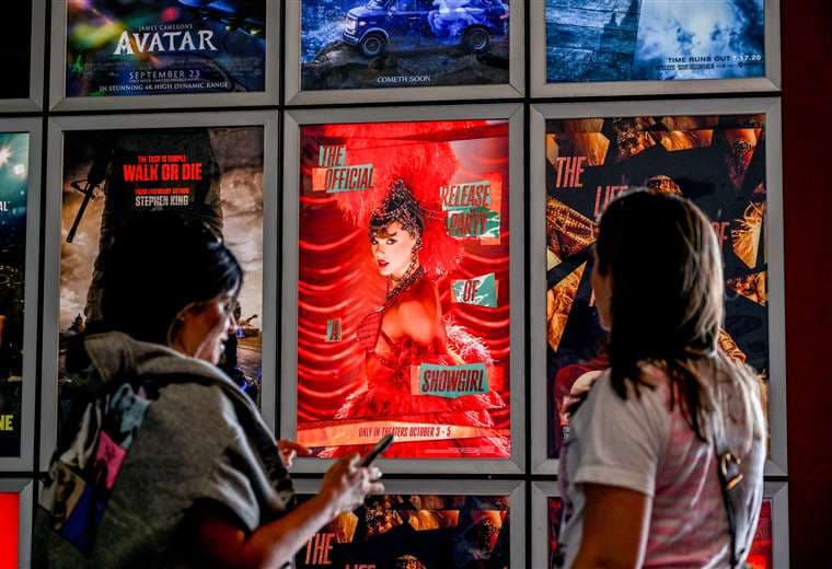 "La banda sonora de mi vida": fans de Taylor Swift acuden en masa a ver su nueva película