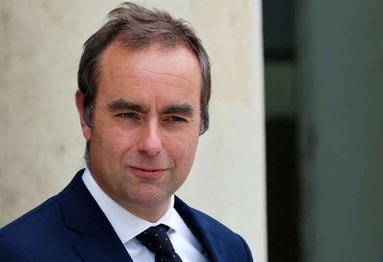 Dimite Sébastien Lecornu tras menos de un mes al frente del Gobierno francés