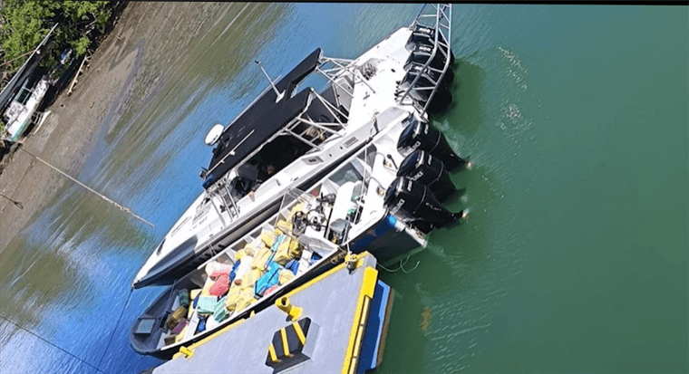 Operativo en Pacífico Sur termina con captura de embarcación cargada de droga