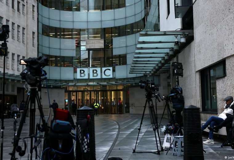 Gobierno británico sale en defensa de la BBC