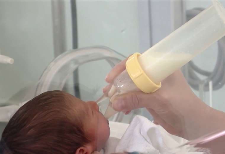 Madre de La Unión dona su leche materna para salvar a recién nacidos en UCI