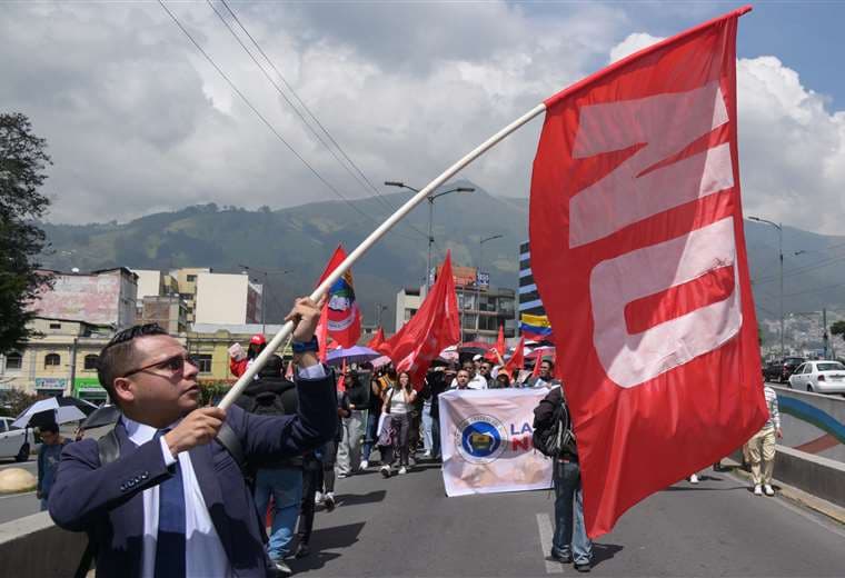 Ecuador celebra referendo sobre bases militares extranjeras y nueva Constitución