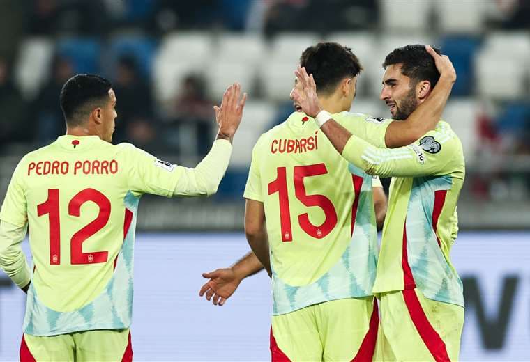 España busca igualar el récord de Italia y sellar el pase al Mundial