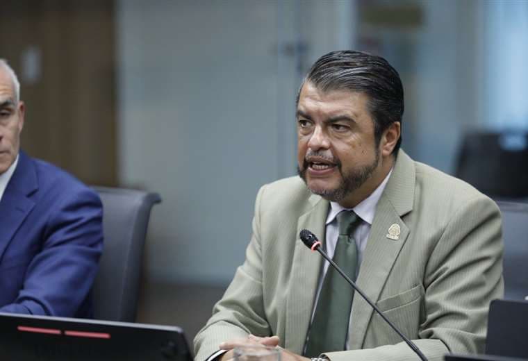Exministro Mario Zamora regresa a su plaza en Defensoría de los Habitantes
