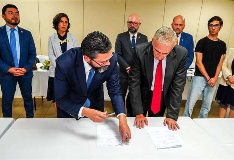 Gobierno, rectores y estudiantes acuerdan repartición de fondos postergados del FEES